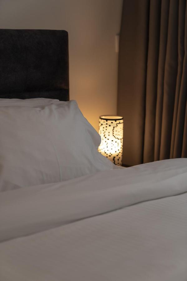 Dema Luxury Suites - Perikleous E8 アテネ エクステリア 写真
