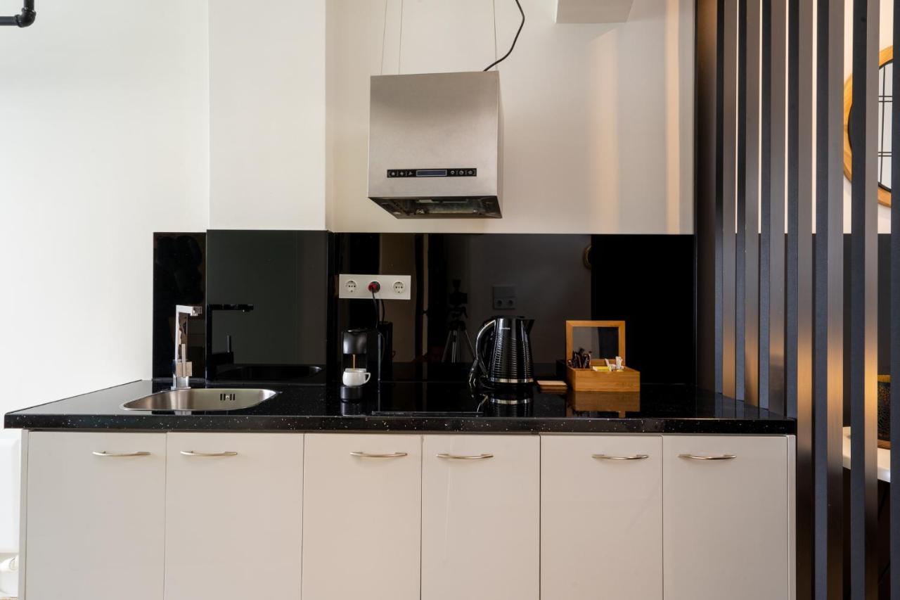 Dema Luxury Suites - Perikleous E8 アテネ エクステリア 写真