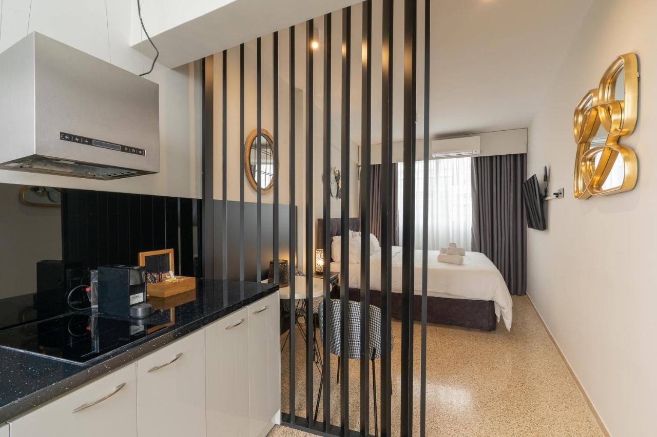 Dema Luxury Suites - Perikleous E8 アテネ エクステリア 写真