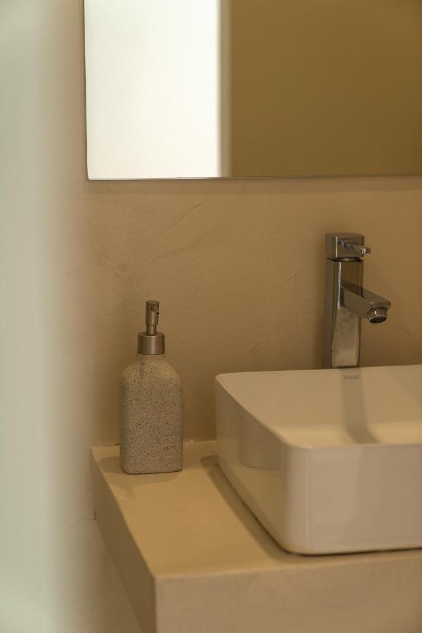 Dema Luxury Suites - Perikleous E8 アテネ エクステリア 写真
