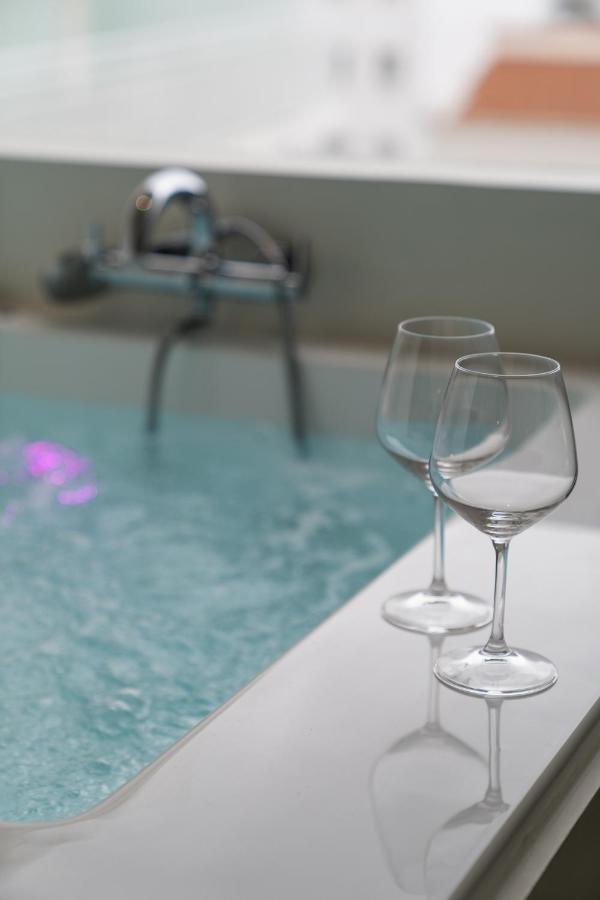 Dema Luxury Suites - Perikleous E8 アテネ エクステリア 写真